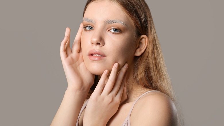 Woman models bleached eyebrows