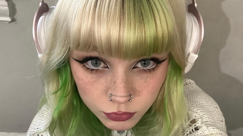 Black and white eyeliner look