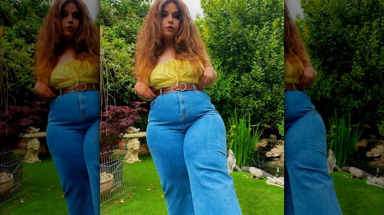 curvy woman wearing flared jeans