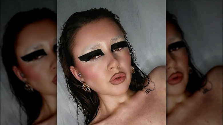 Heavy black eyeliner makeup look