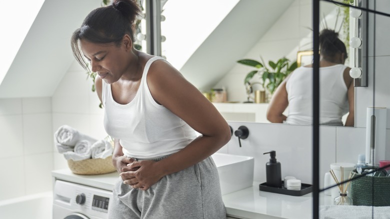 Woman experiencing cramps 