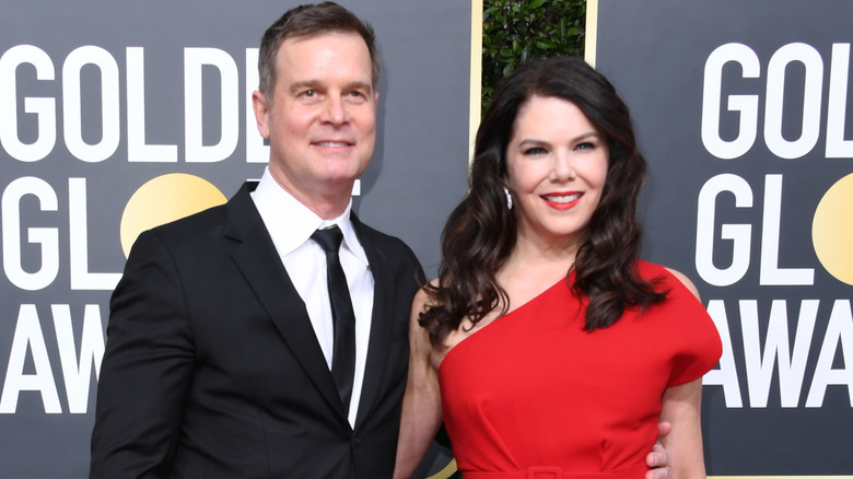 Lauren Graham in a red dress with her ex-husband, Peter Krause
