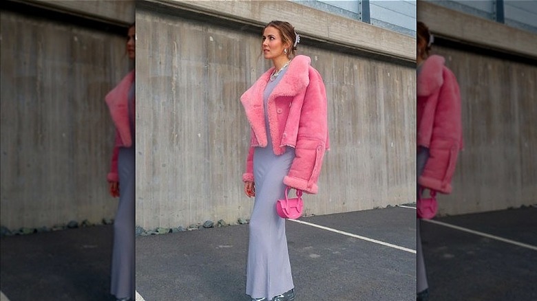 Woman carrying tiny Yuzefi pretzel bag