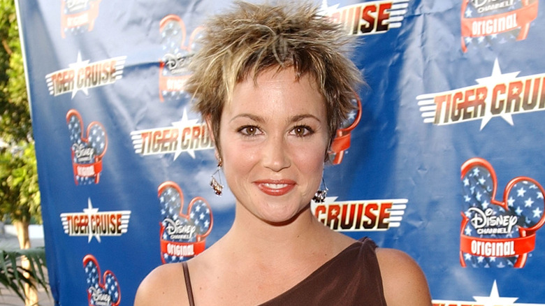 Kim Rhodes poses on the red carpet