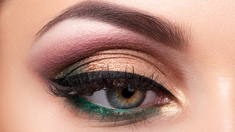 makeup look with green liner