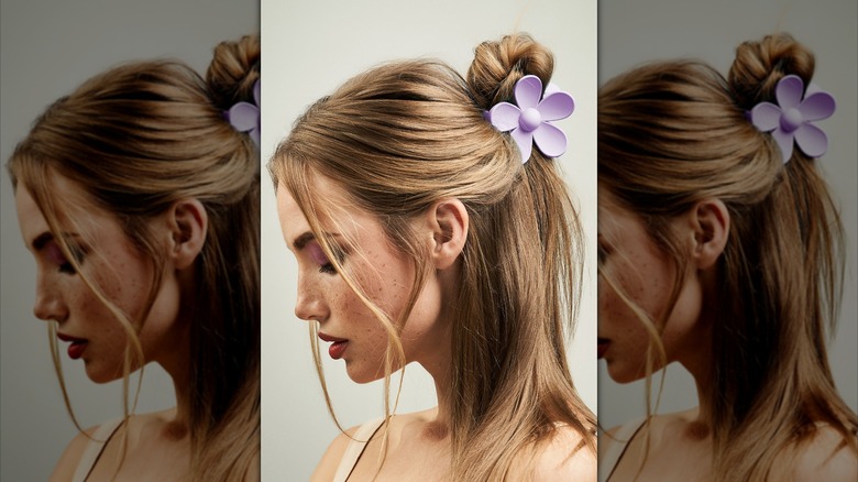 Woman wearing a flower shaped claw clip