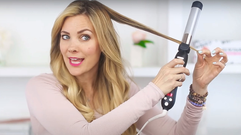 Sarah Potempa demonstrating the Beachwaver