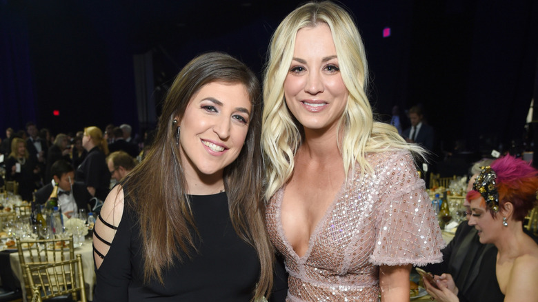 Mayim Bialik and  Kaley Cuoco in 2018