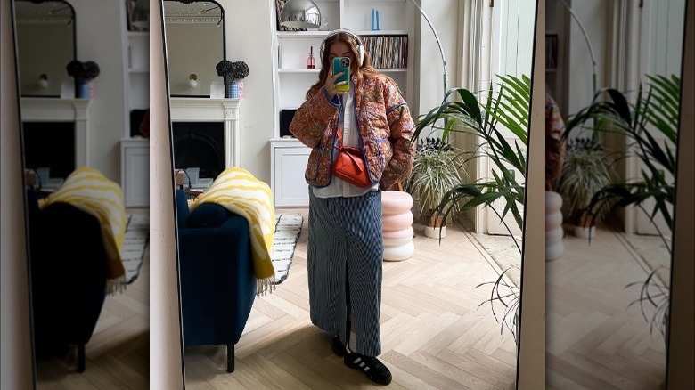 Patterned outfit with Sambas