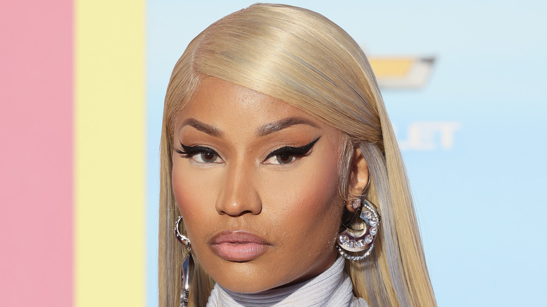 Nicki Minaj straight blond hair