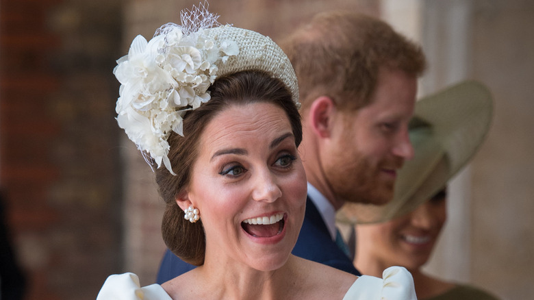 Kate Middleton wearing headband 