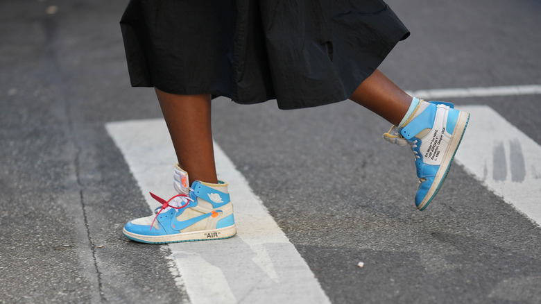woman wearing Nike sneakers