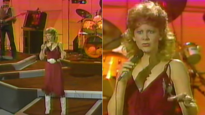 Reba on stage performing