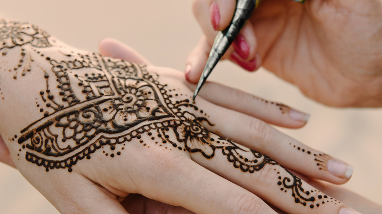 henna tattoo