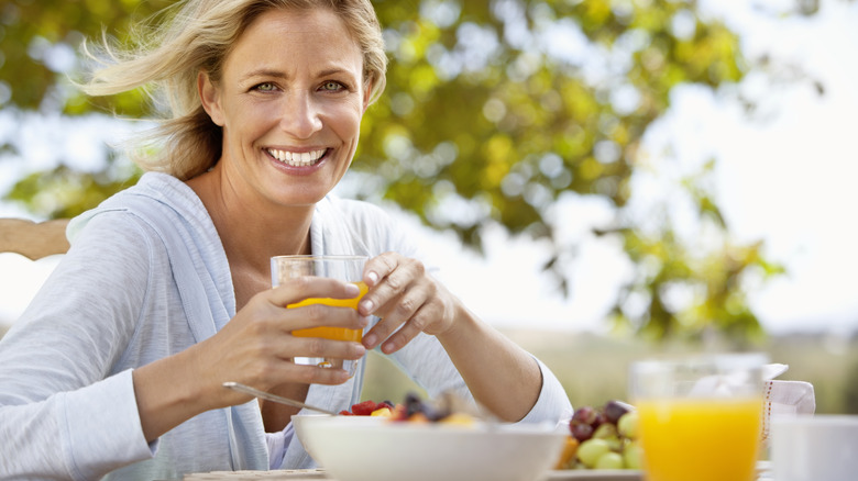 woman eating healthy food