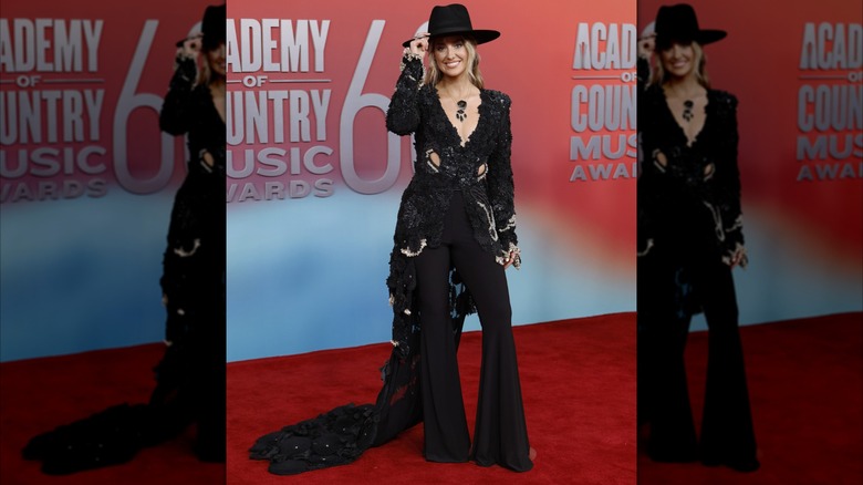 Lainey Wilson on the 2025 ACM Awards' red carpet in a black outfit