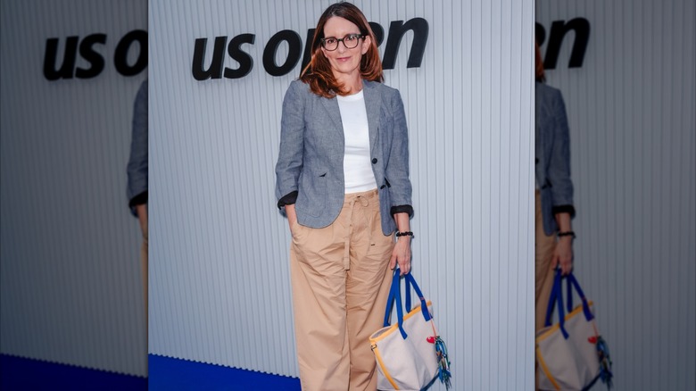 Tina Fey wearing an unstylish outfit at teh 2025 US Open