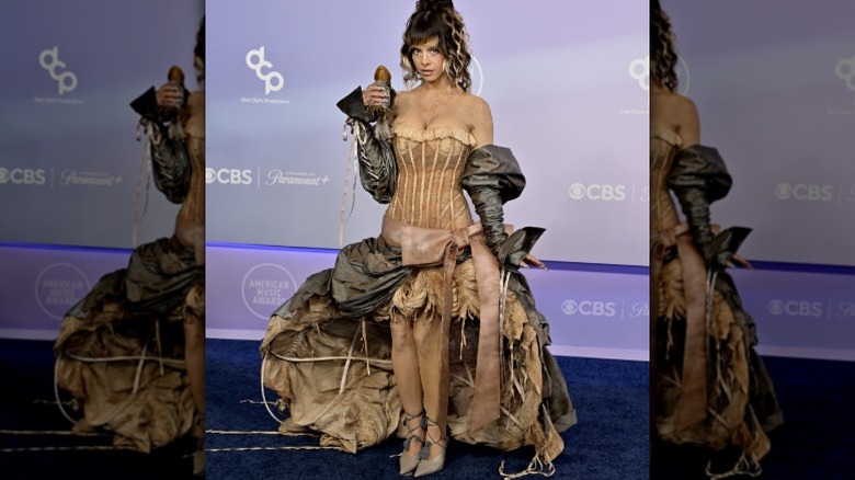 Melania Martinez poses at the AMAs