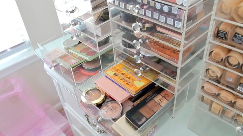 Organized makeup in drawers 