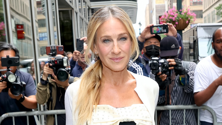 Sarah Jessica Parker curtain bangs