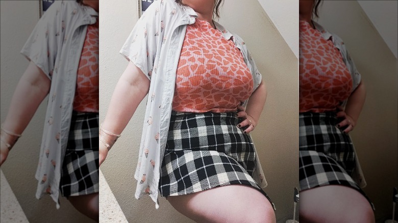 woman wearing short-sleeve button-down