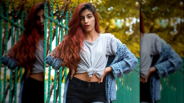 Woman wearing gray knotted crop