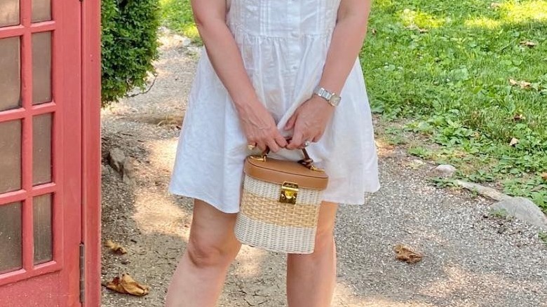 Girl carrying a raffia top-handle