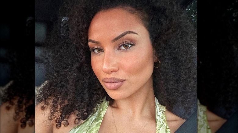 woman wearing natural makeup