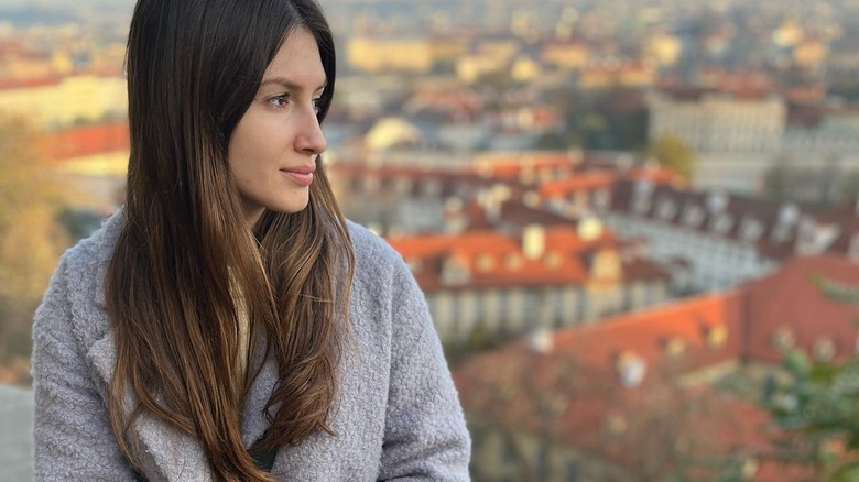 Woman with slight light balayage through the ends of her hair.