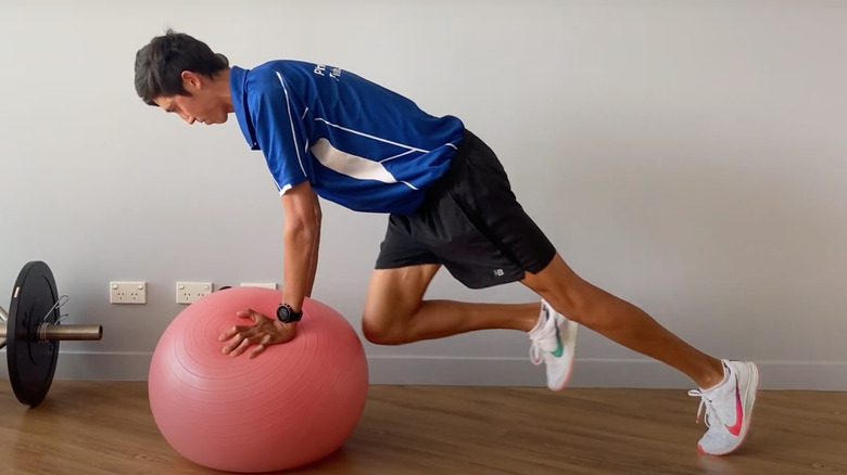 Man doing mountain climbers exercise