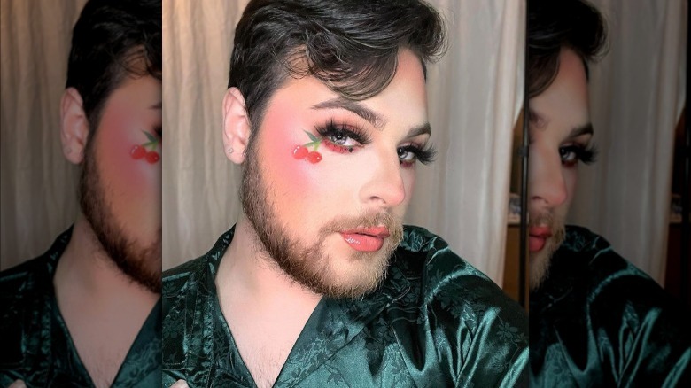 man with red underliner