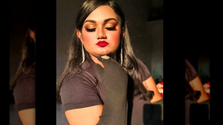 Woman wearing gloves