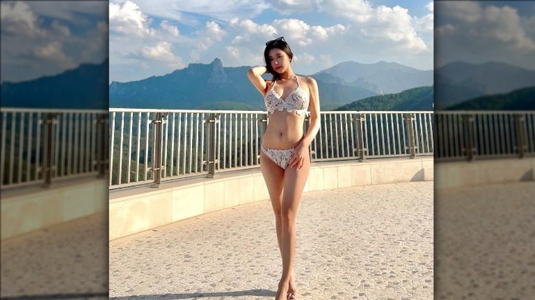 woman in Low-waisted bikini bottoms