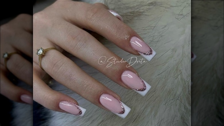 French nails with glitter