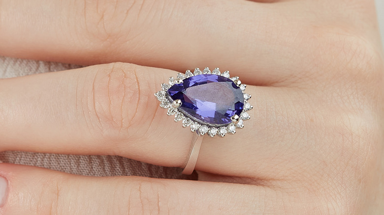 Sapphire engagement ring 