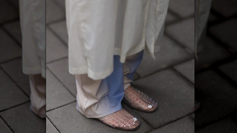 A person wearing mesh jelly shoes