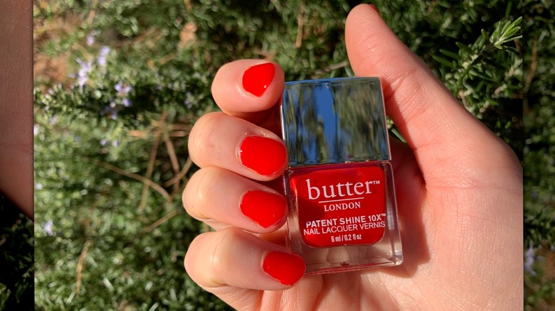 Smashing! red color in sunlight with bottle