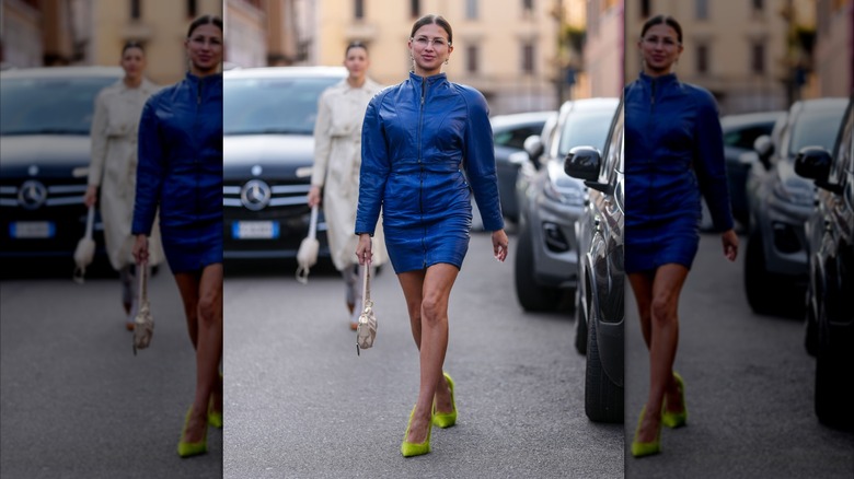 Woman wearing blue dress with green shoes