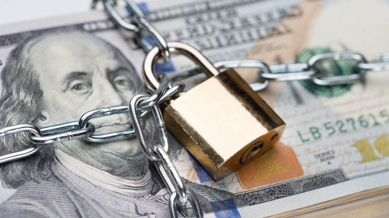 a chain around money