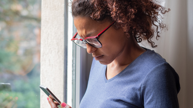 woman online stalking