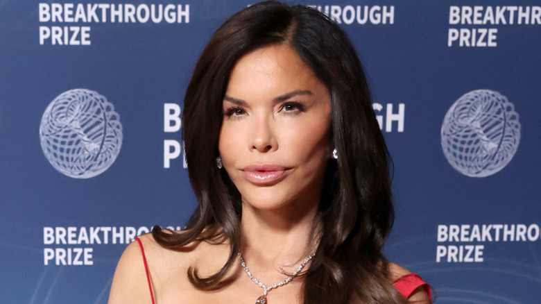 Lauren Sánchez laughing on the red carpet.