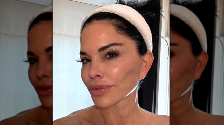 A selfie of Lauren Sánchez wearing fake lashes but no face makeup.