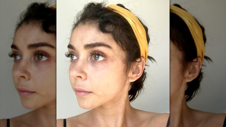A makeup-free selfie of Sarah Hyland.