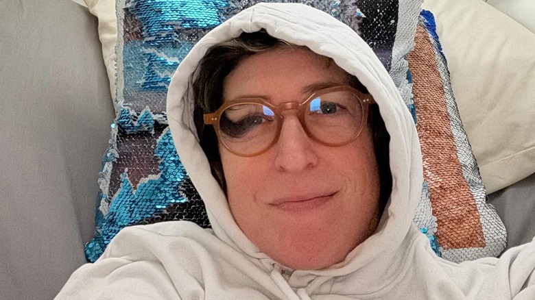 Mayim Bailik in hyperbaric chamber