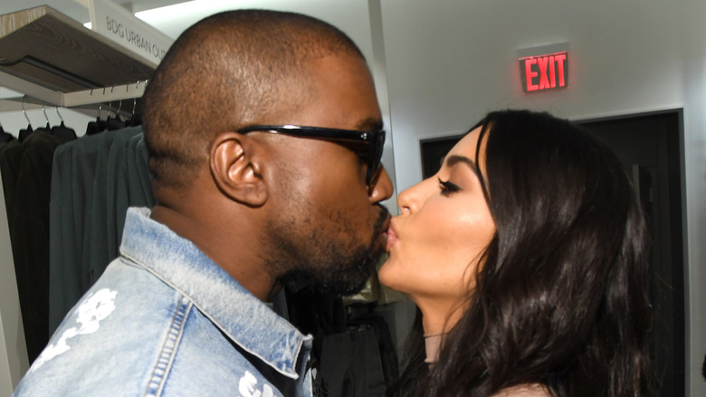 kim and kanye kissing
