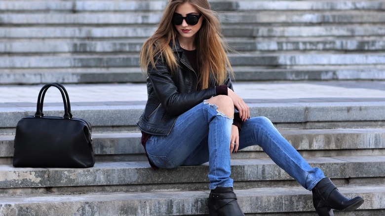 Woman wearing skinny jeans