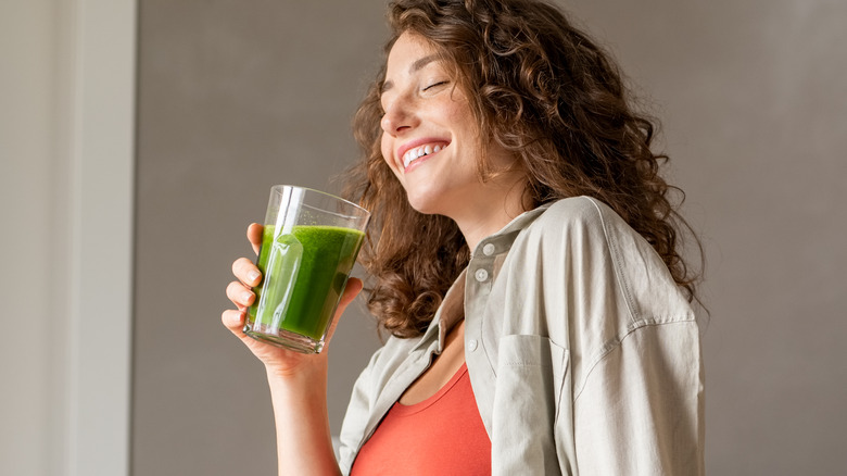 drink green smoothies