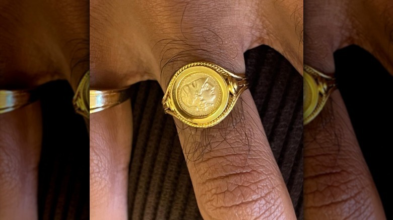 signet ring with a head