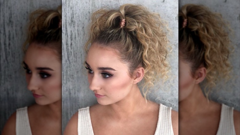 high ponytail with wire