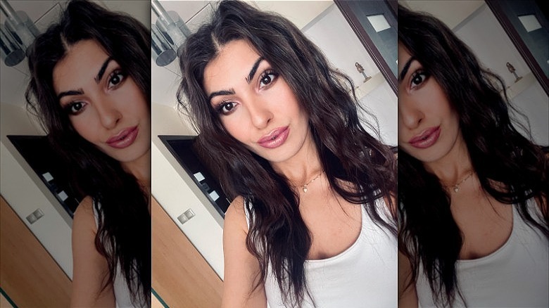 woman with beach waves witchy brunette hair